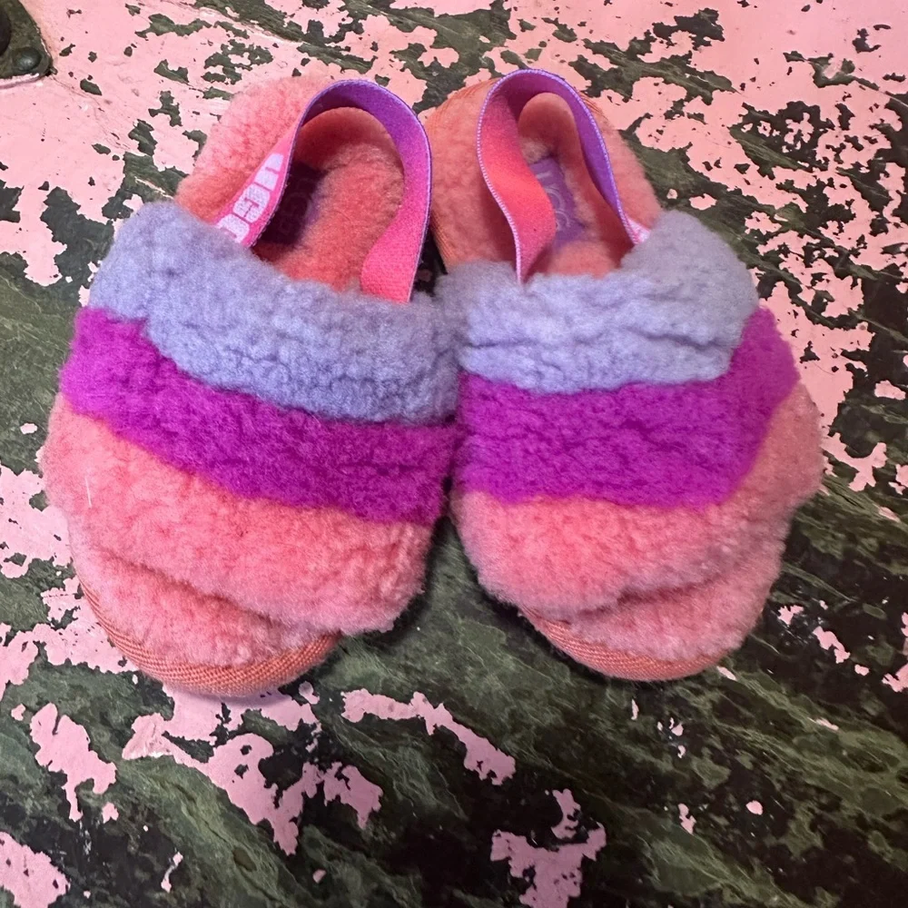 UGG Toddler Girls Rainbow slippers sz 6
